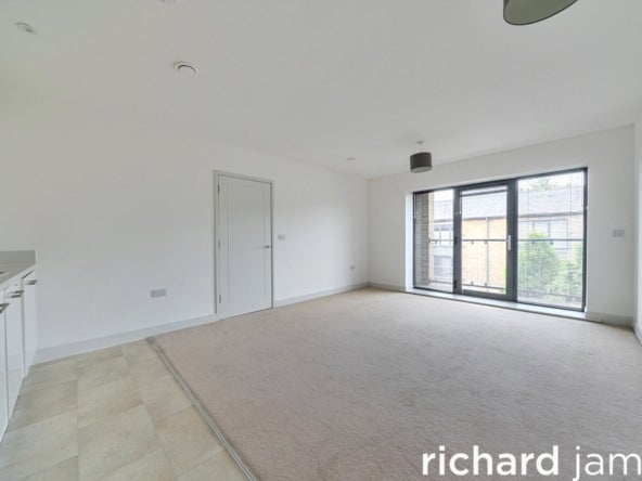 Flat Rodbourne Road in Swindon