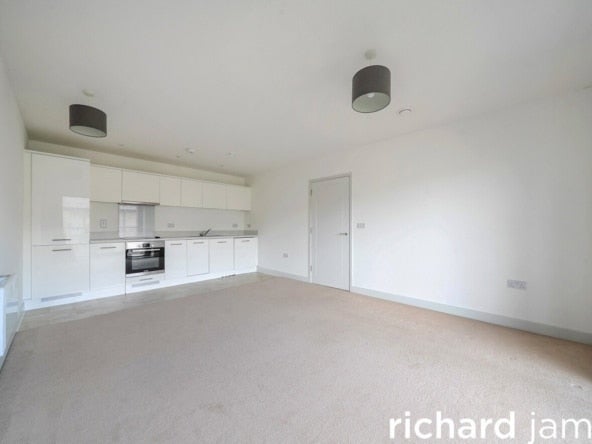 Flat Rodbourne Road in Swindon