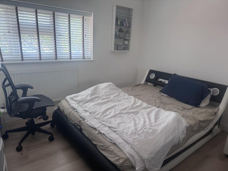 Room Randall Close in Slough