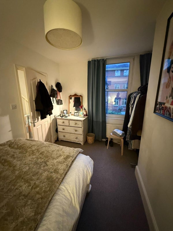 Room Sudlow Road in Greater London