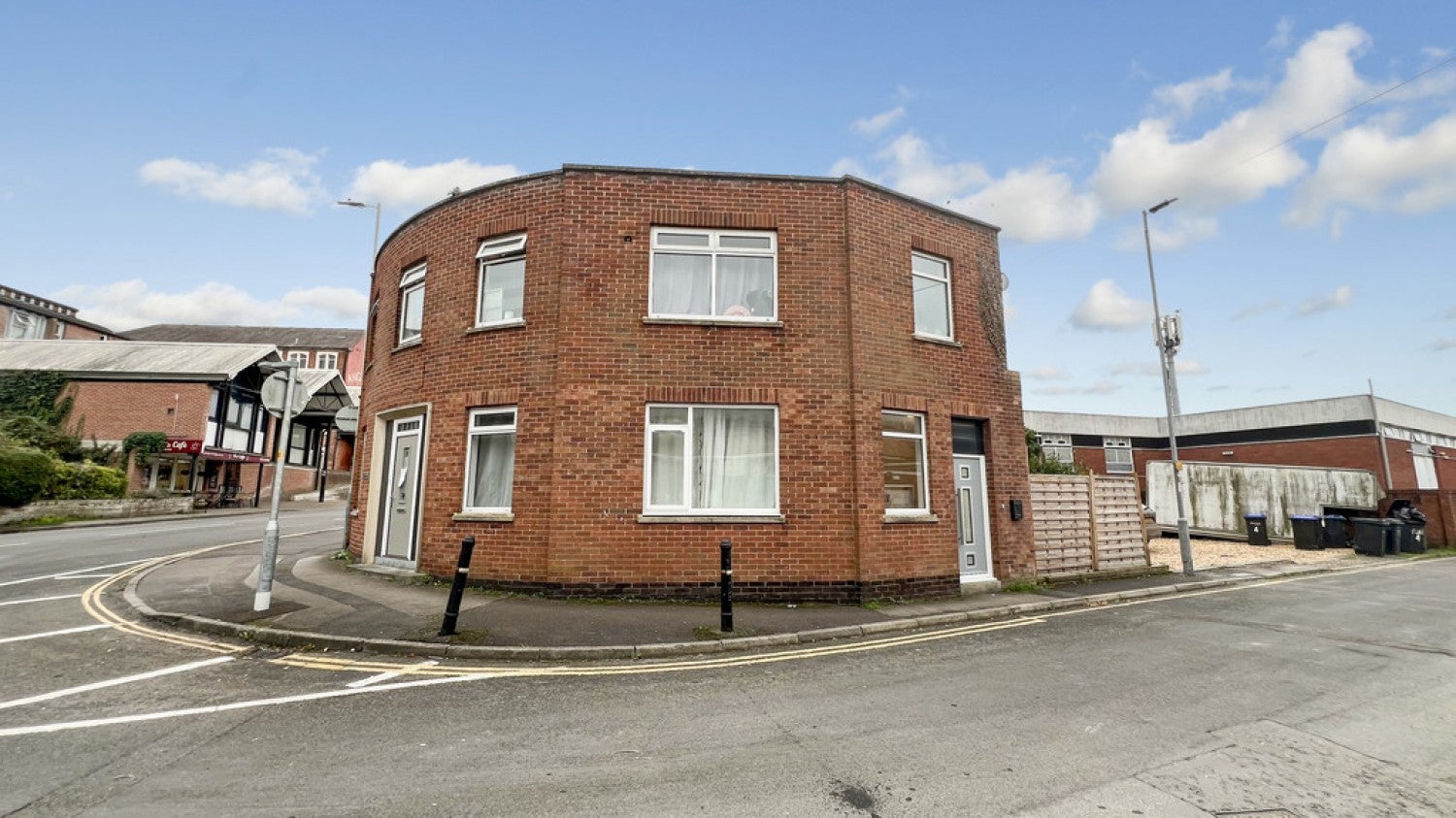 Flat Haynes Road in Westbury