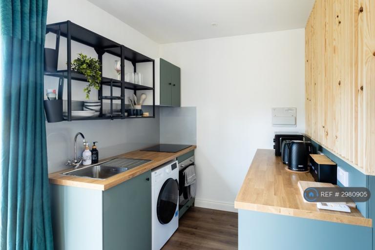 Flat Midford Road in Bath