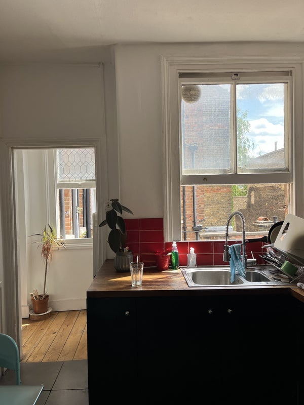 Room Saltoun Road in Greater London