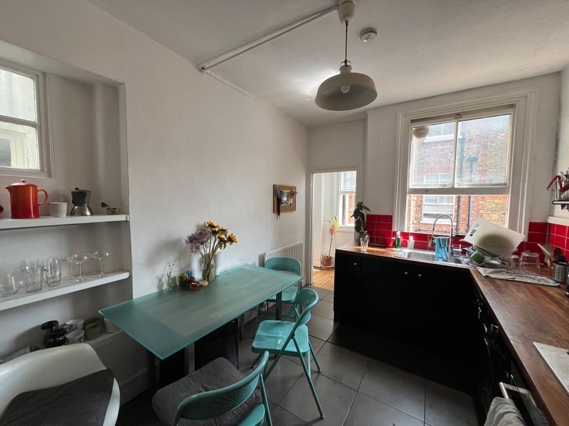 Room Saltoun Road in Greater London