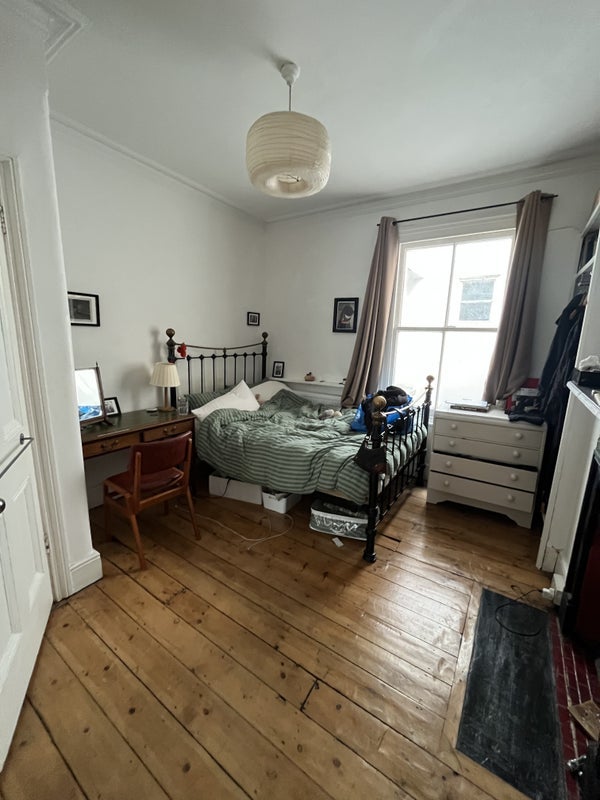 Room Saltoun Road in Greater London