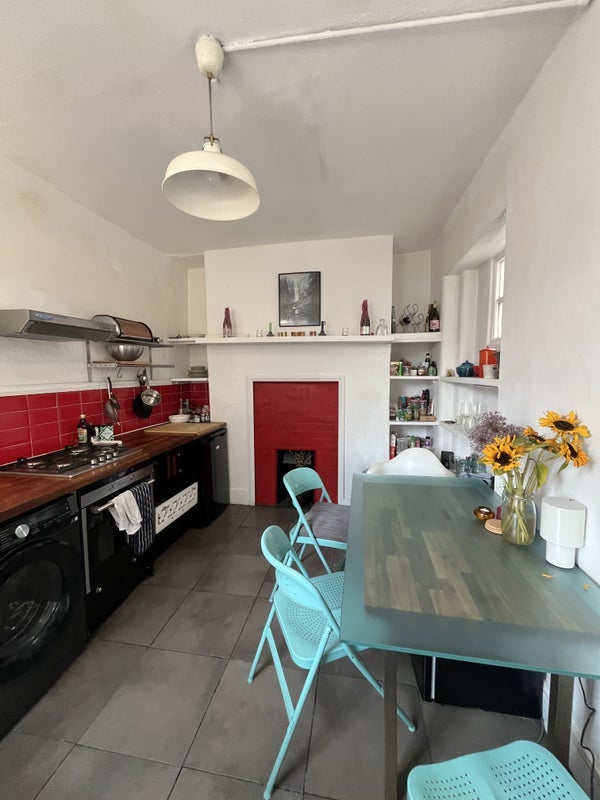 Room Saltoun Road in Greater London