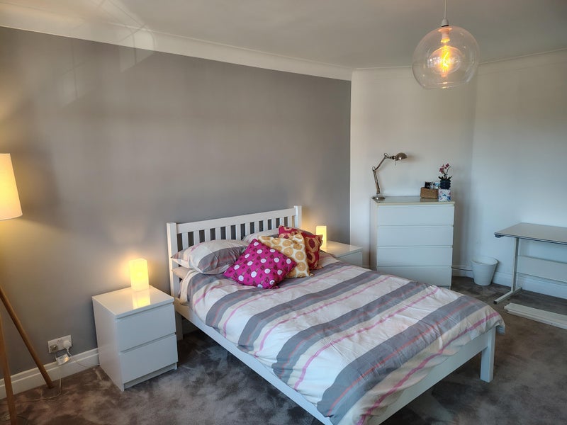 Room Burntwood Close in Greater London