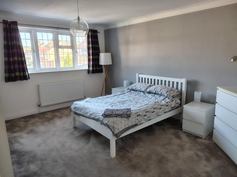 Room Burntwood Close in Greater London