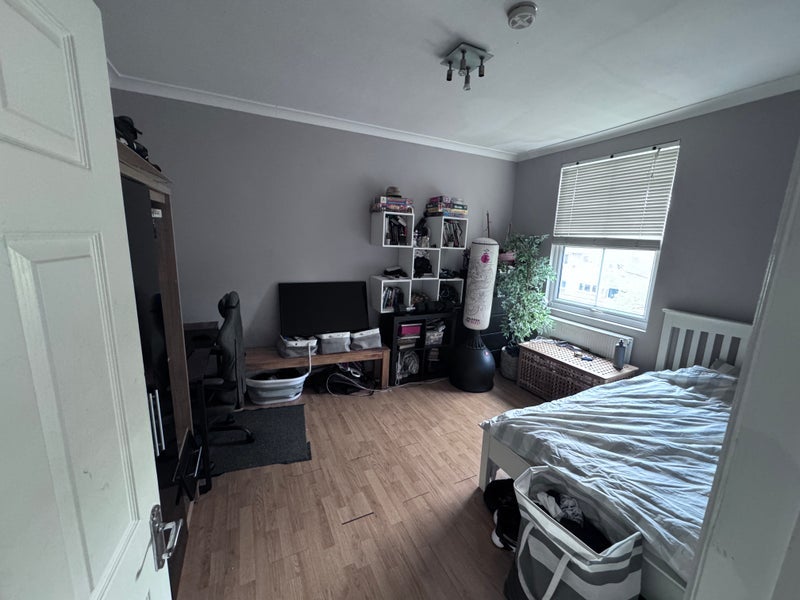 Room Great West Road in Greater London