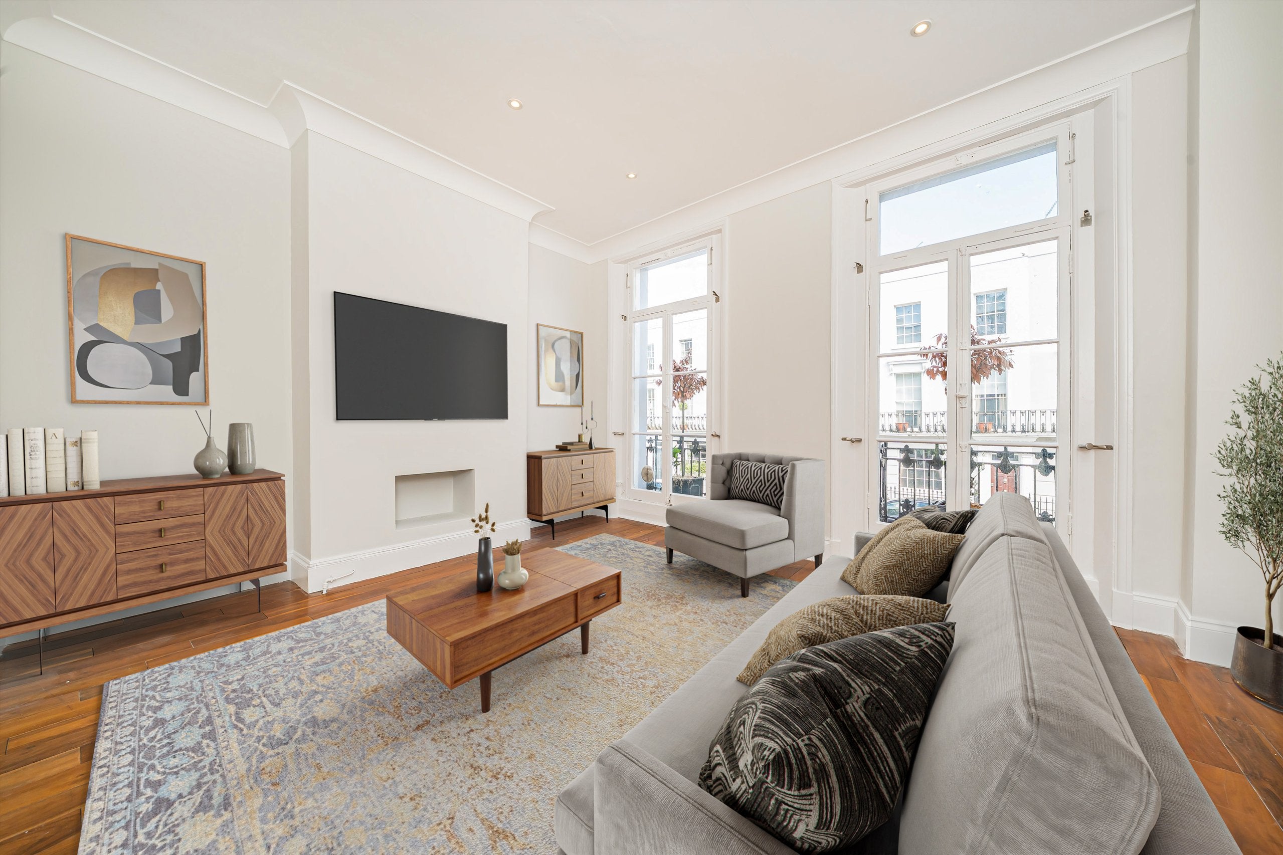 Flat Queensdale Road in Greater London