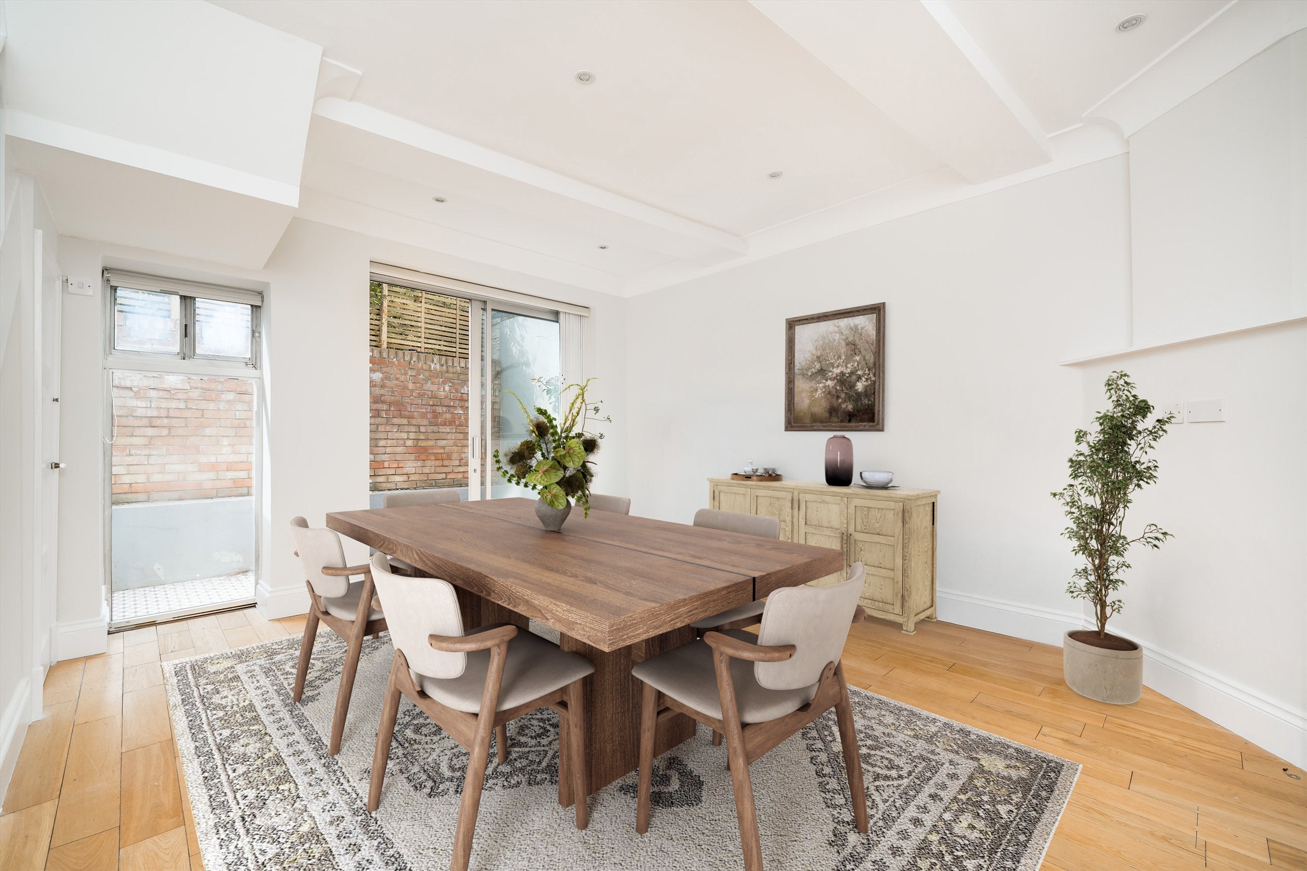 Flat Queensdale Road in Greater London