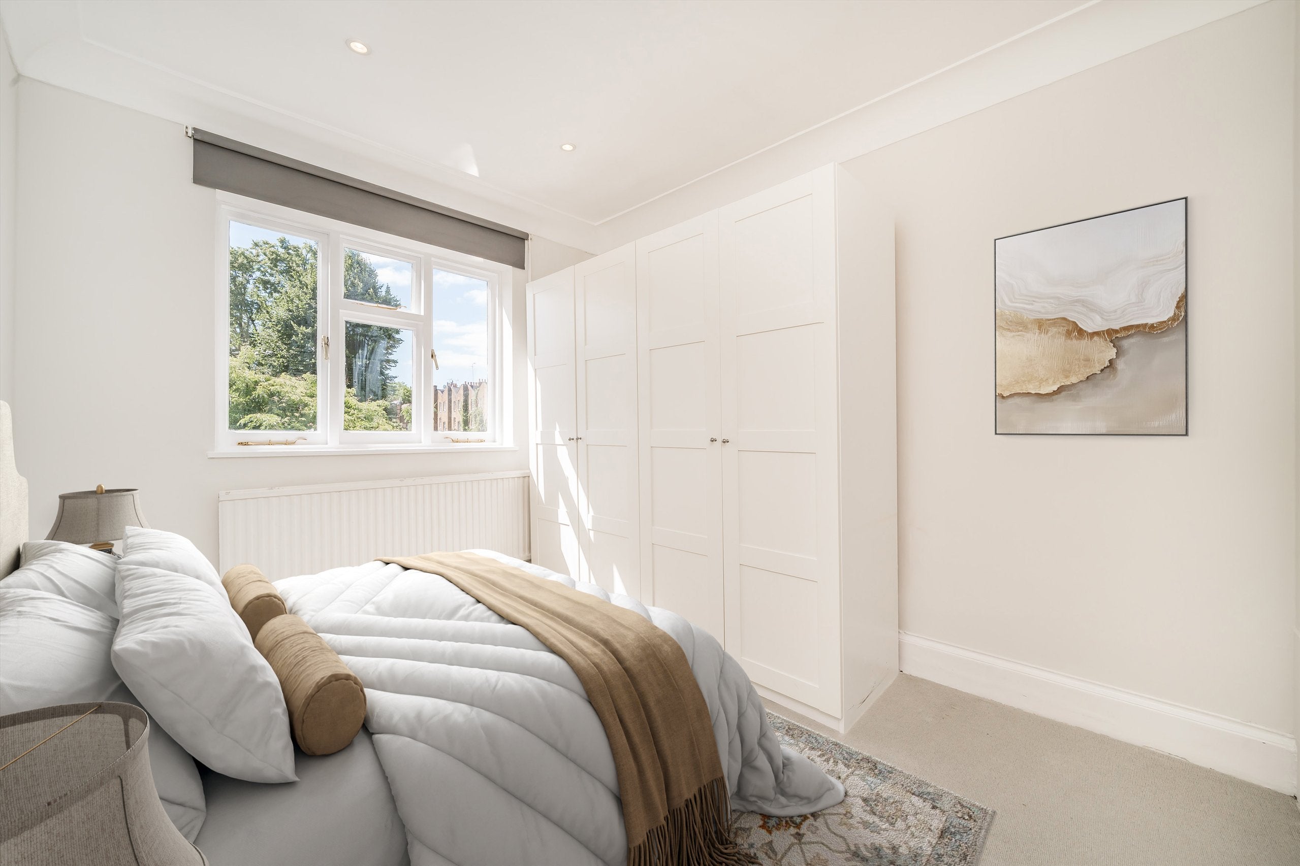 Flat Queensdale Road in Greater London