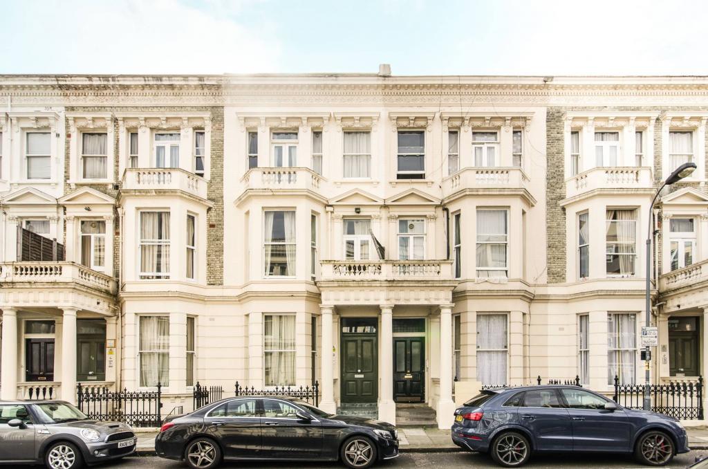 Flat Fairholme Road in Greater London