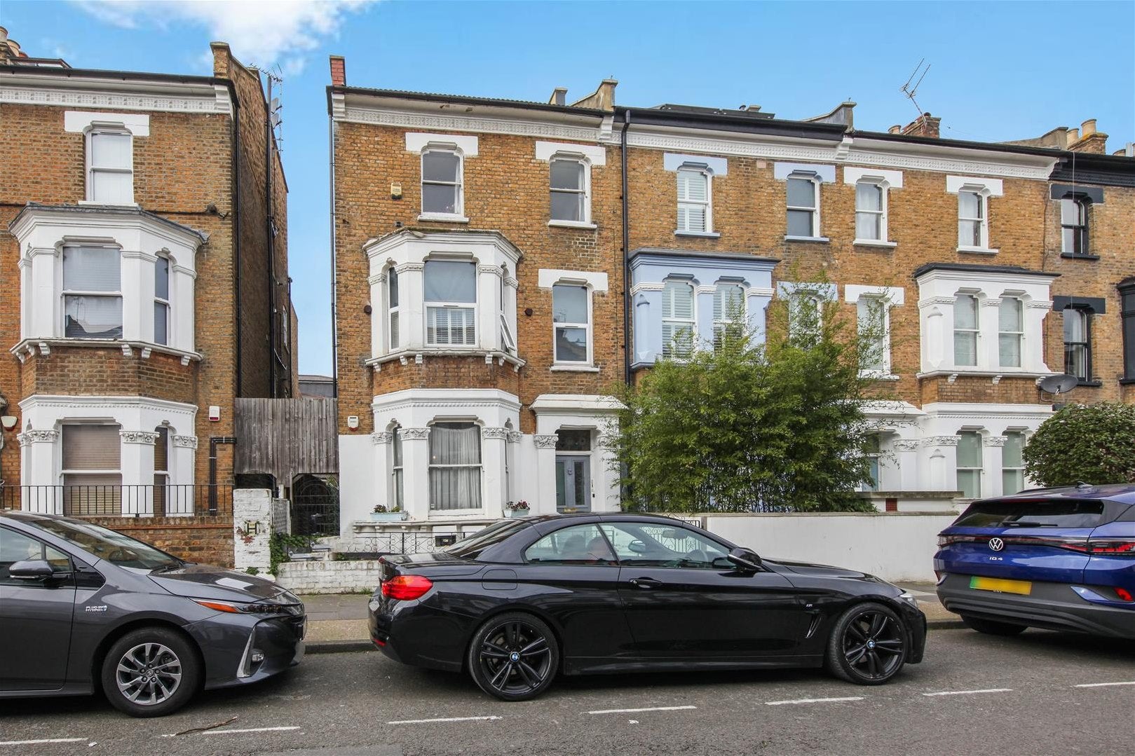 Flat Frithville Gardens in London