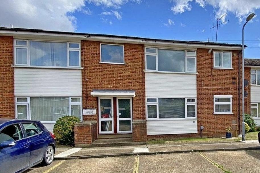 Flat Woodside Close in Greater London