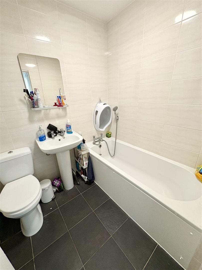 Flat Woodside Close in Greater London