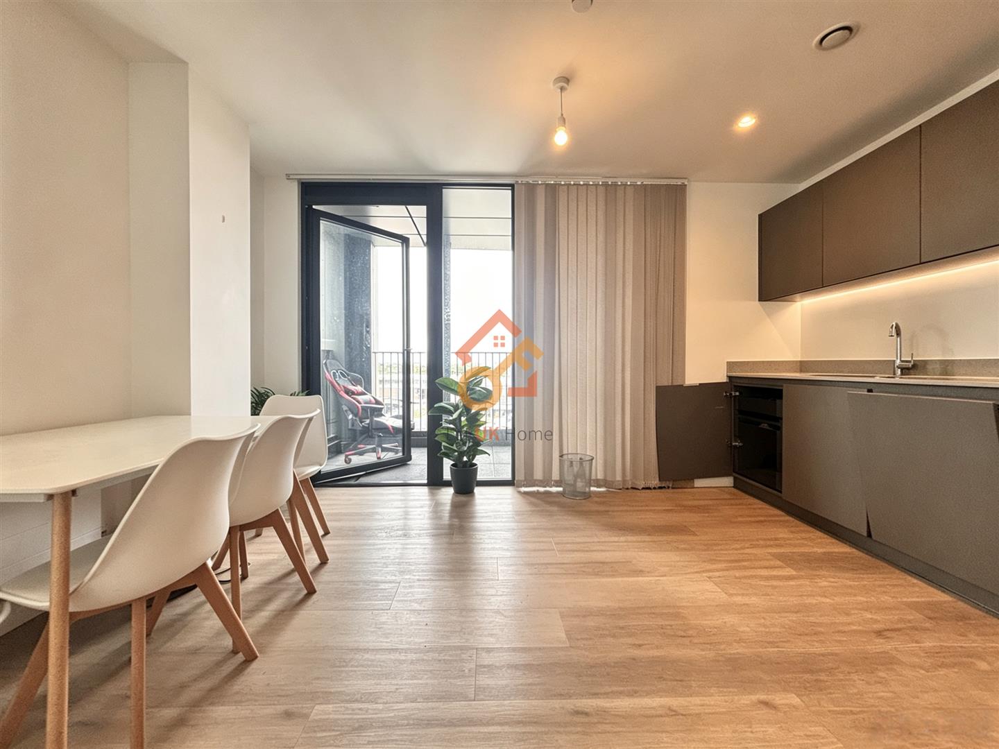 Flat Marshgate Lane in London