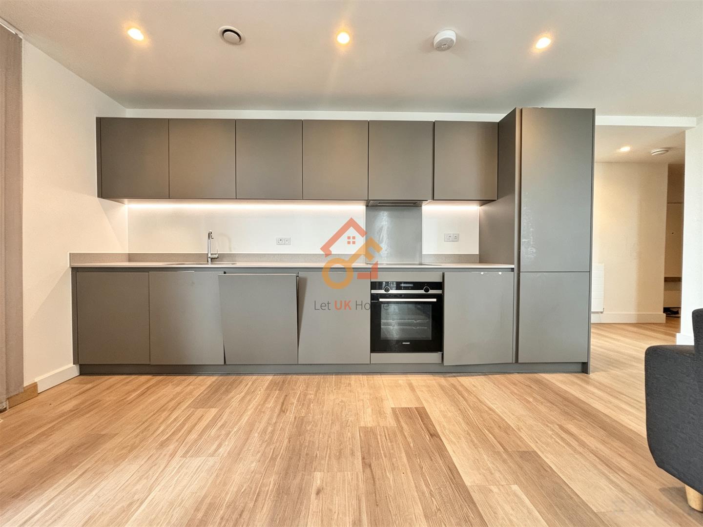 Flat Marshgate Lane in London