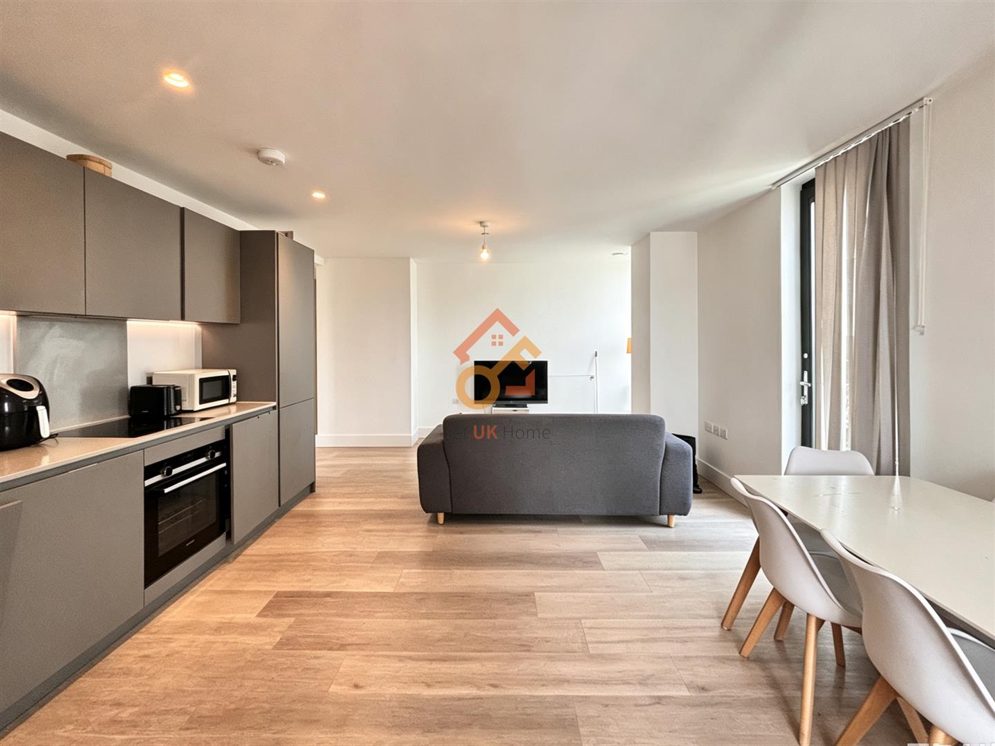 Flat Marshgate Lane in London