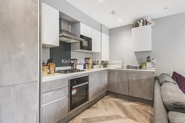 Flat Thurlow Park Road in Greater London
