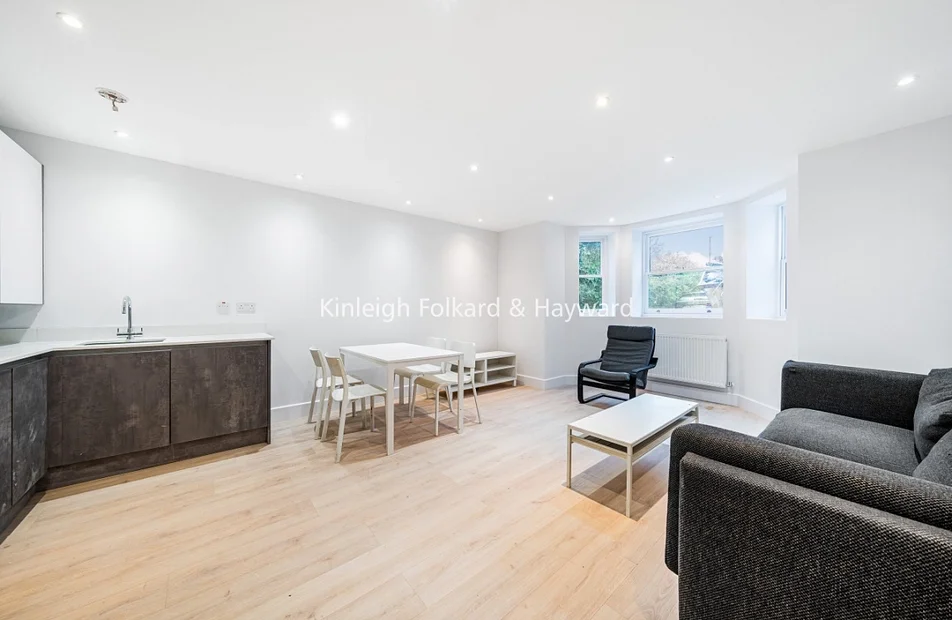 Flat Thurlow Park Road in Greater London