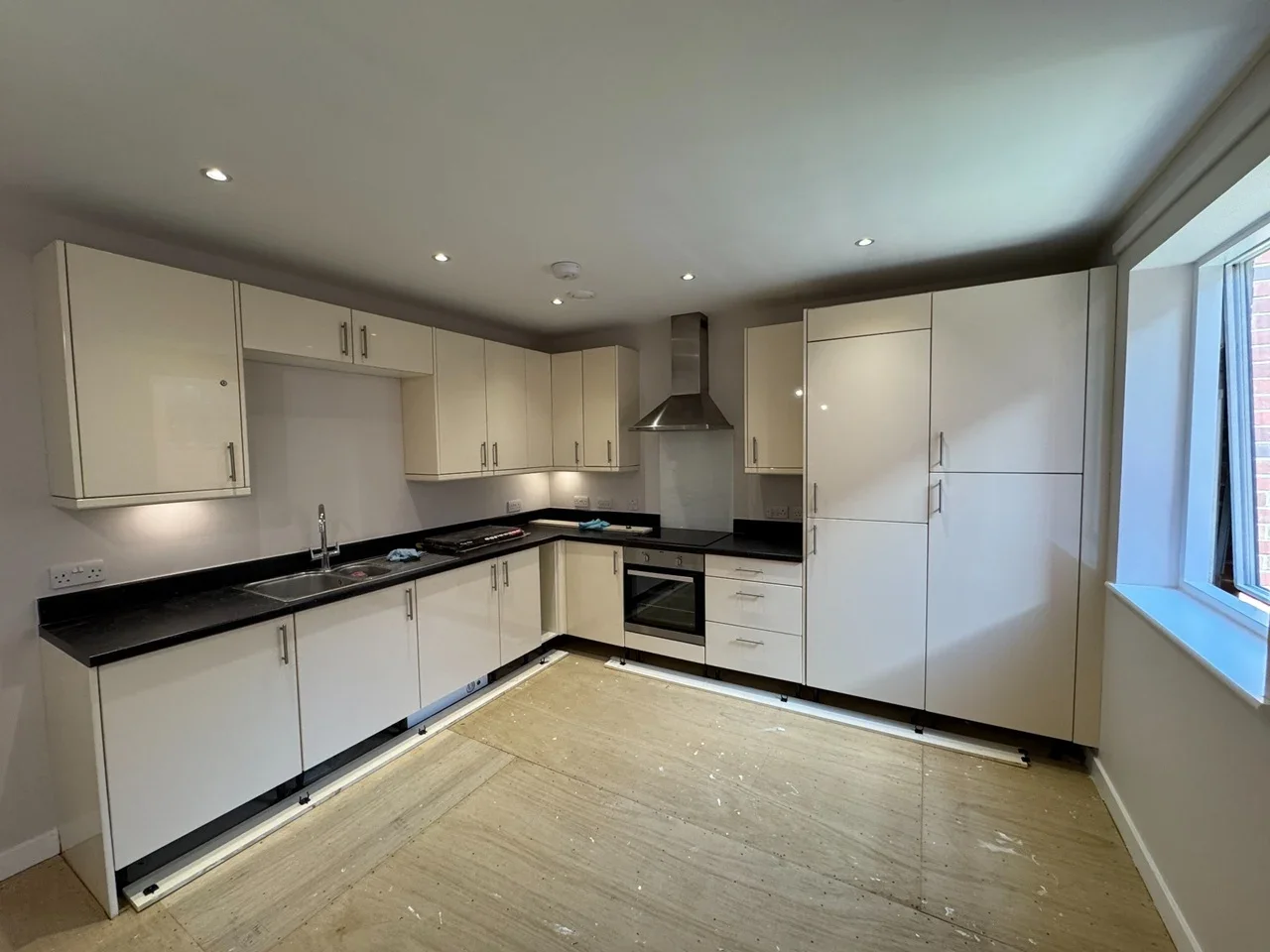 Flat Northend Road in Greater London
