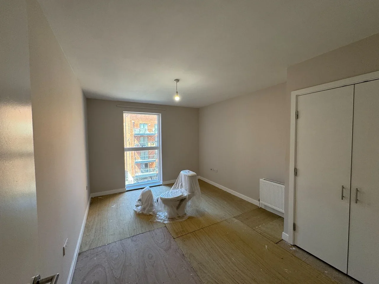 Flat Northend Road in Greater London