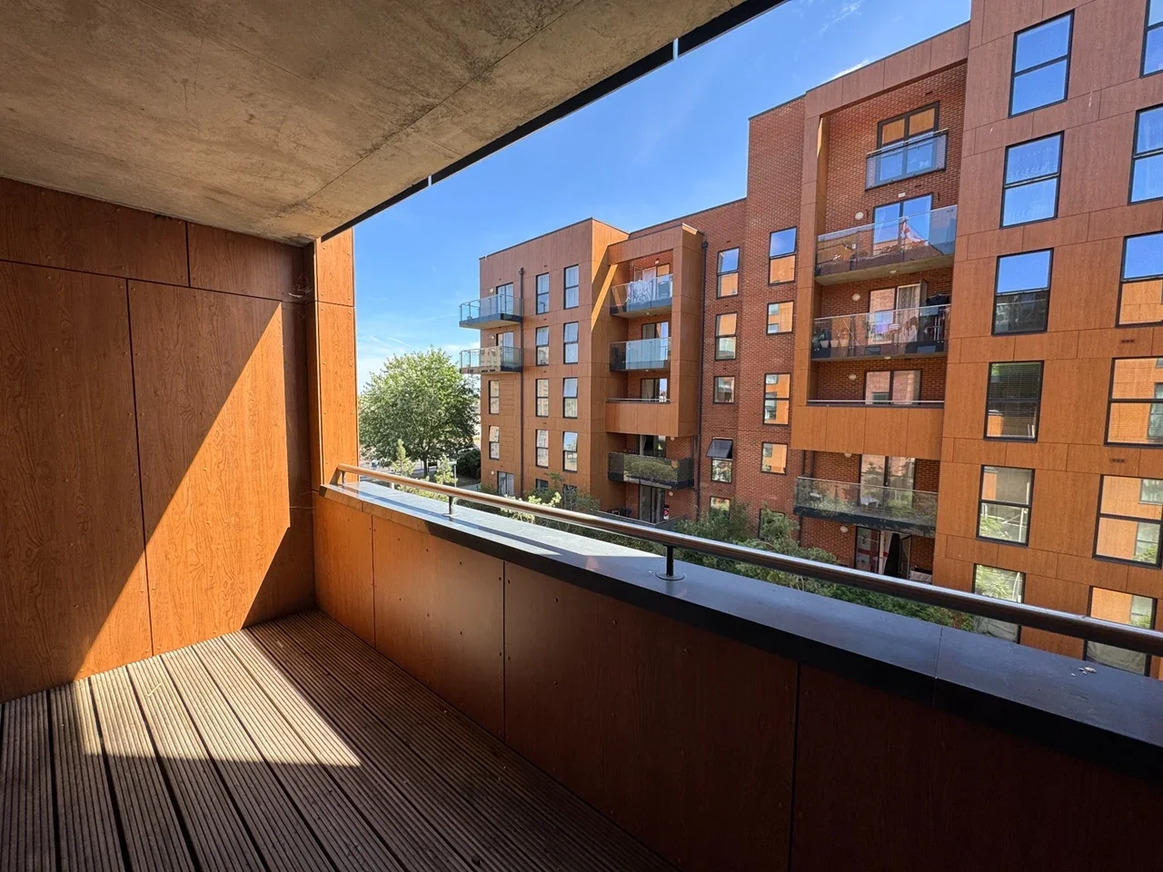 Flat Northend Road in Greater London