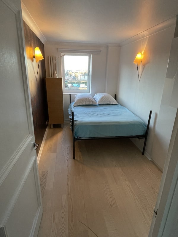 Room William Morris Way in Greater London
