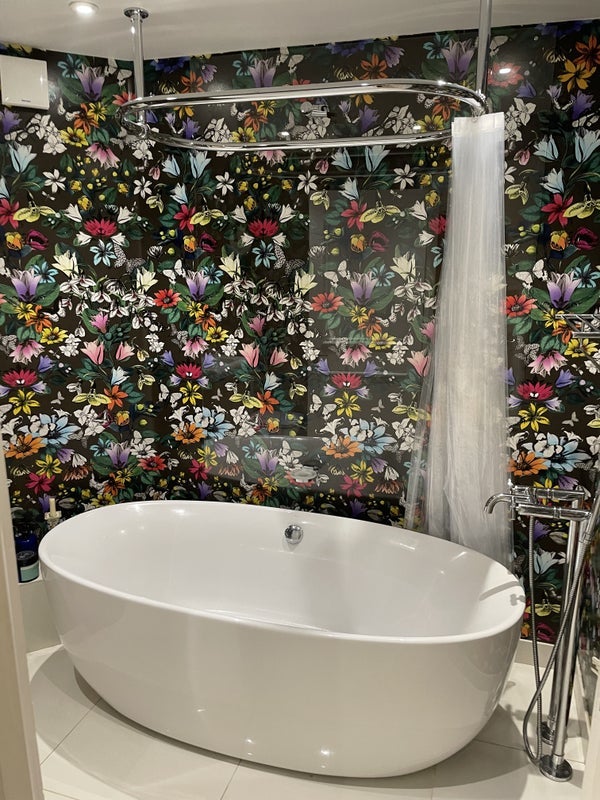 Room William Morris Way in Greater London
