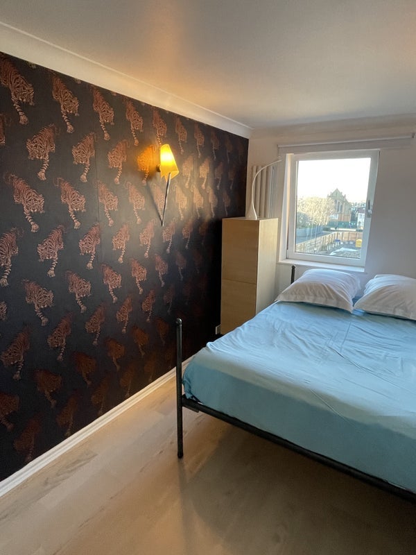 Room William Morris Way in Greater London