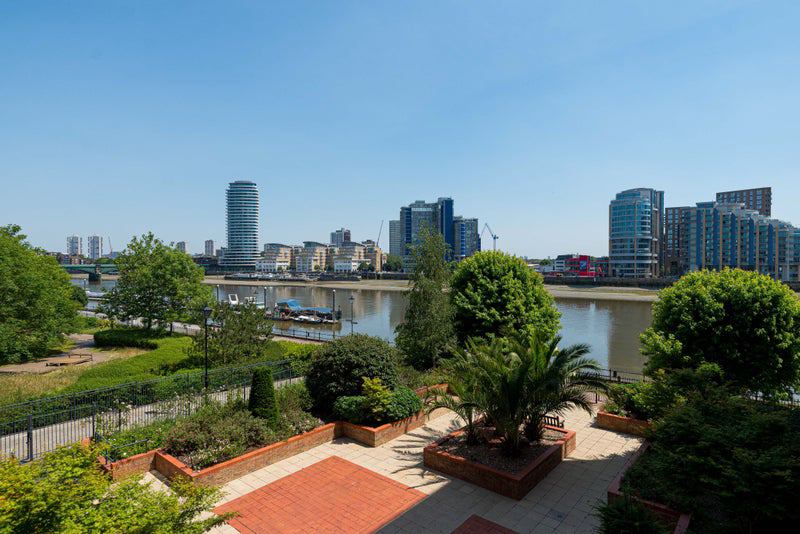 Room William Morris Way in Greater London