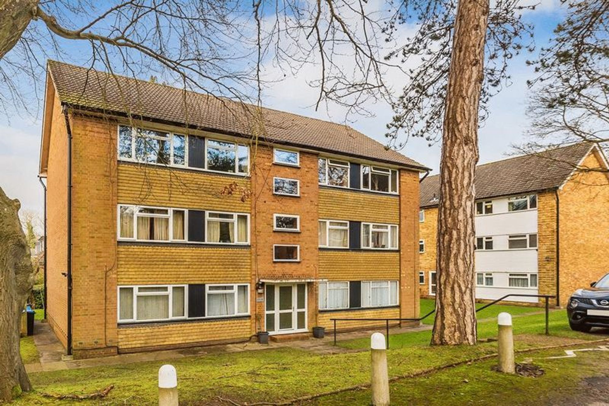 Flat Taunton Lane in London