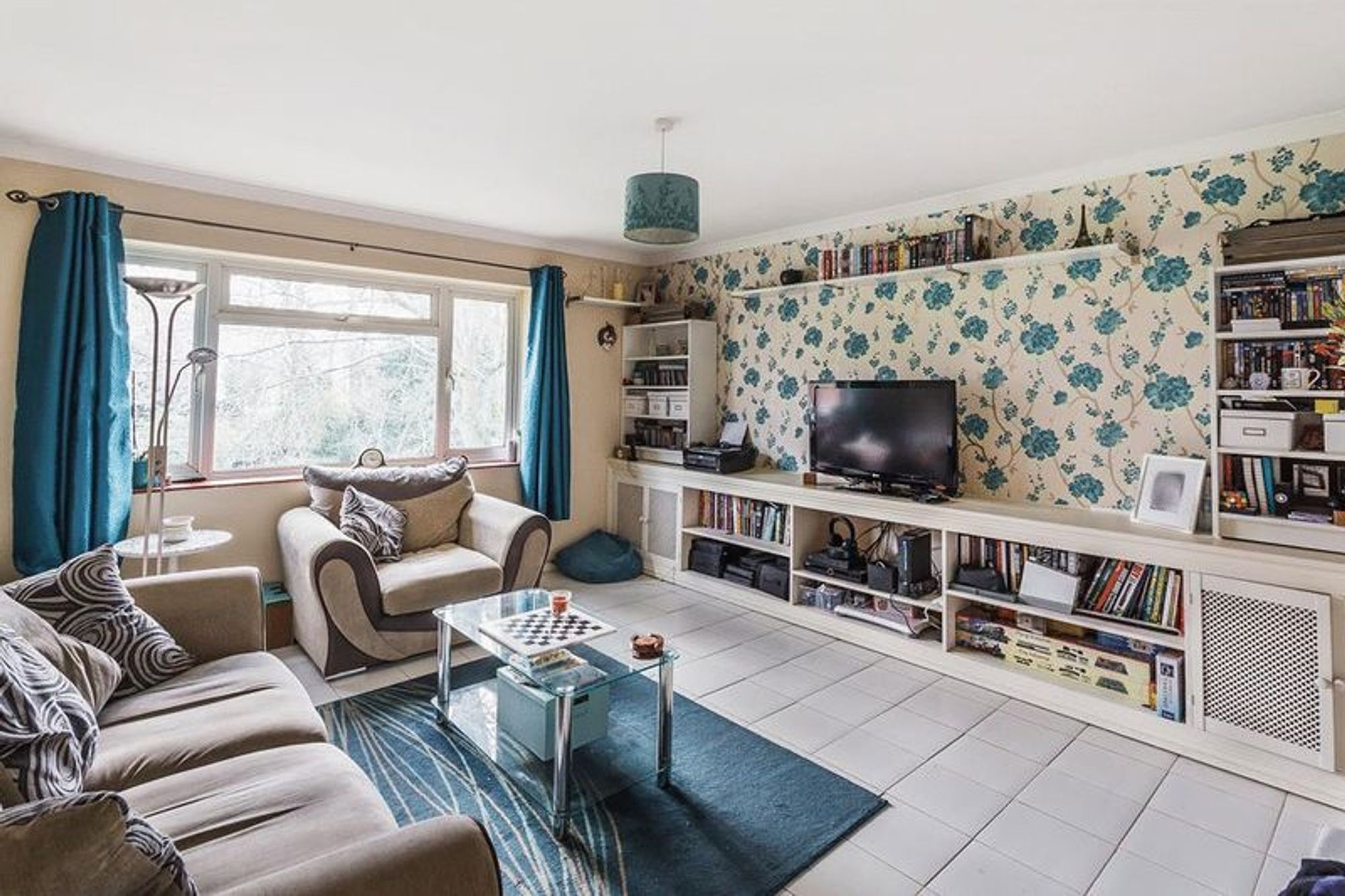 Flat Taunton Lane in London