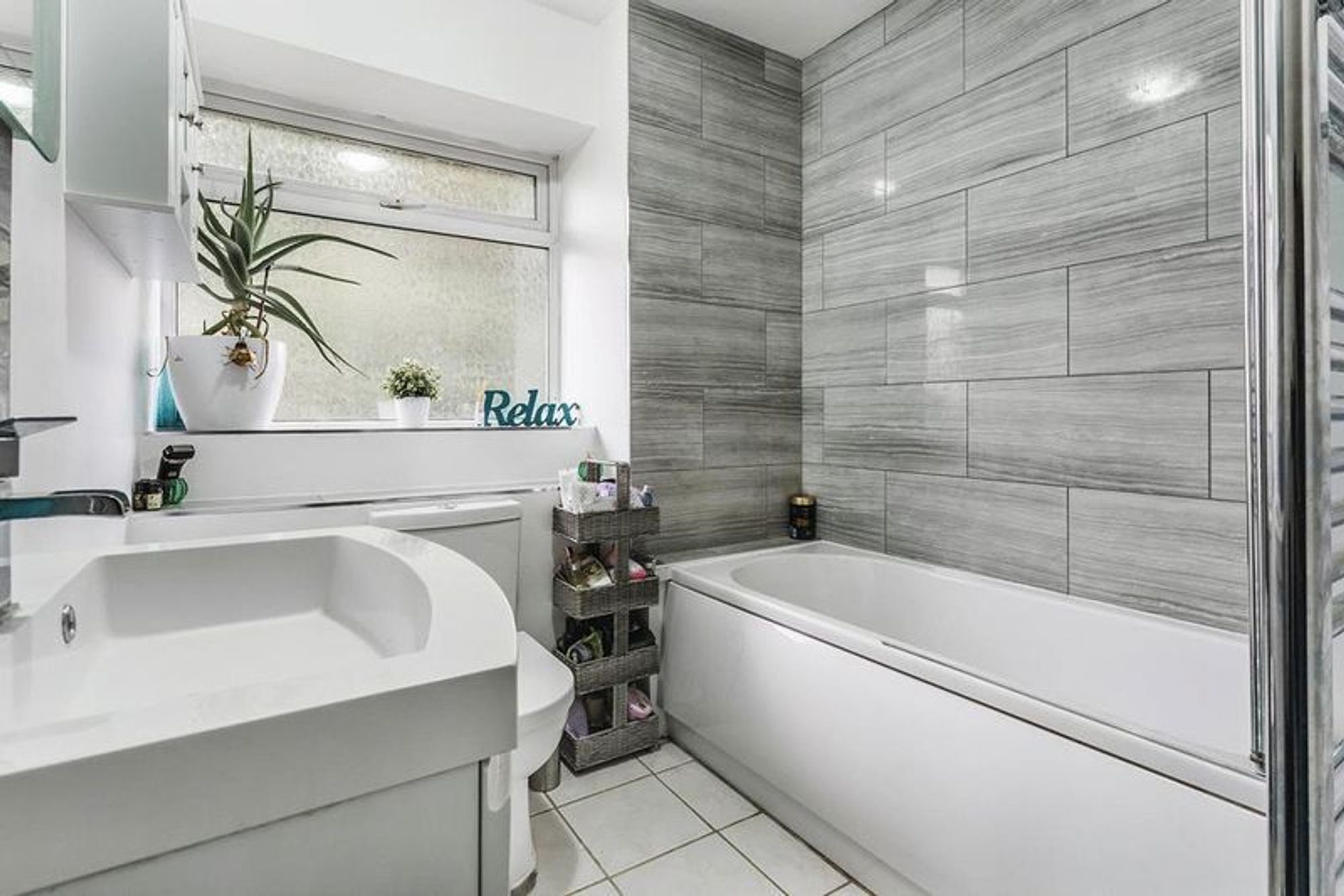 Flat Taunton Lane in London