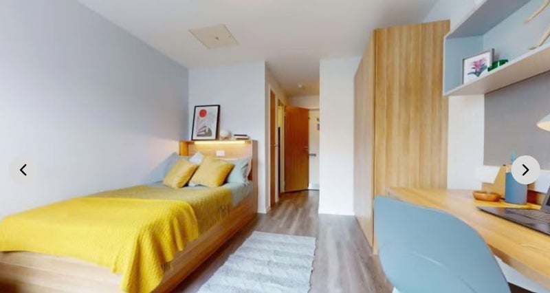Room Lakeside Way in Greater London
