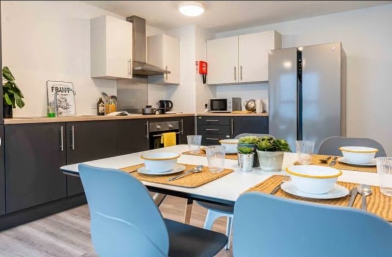 Room Lakeside Way in Greater London
