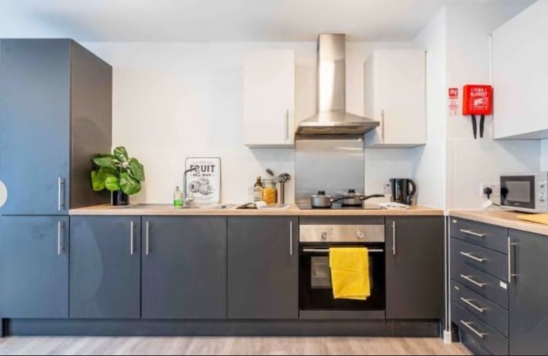Room Lakeside Way in Greater London