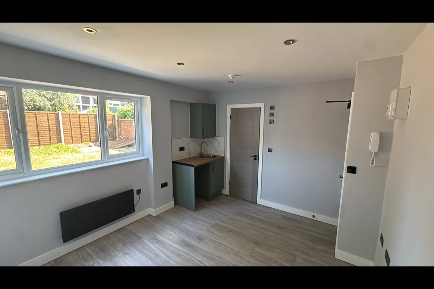 Flat Ashburnham Road in Greater London
