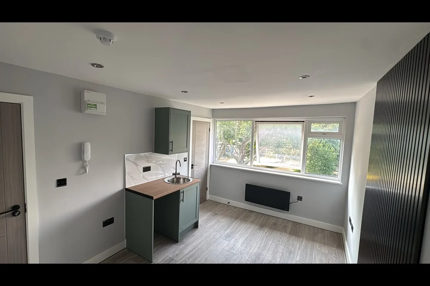Flat Ashburnham Road in Greater London