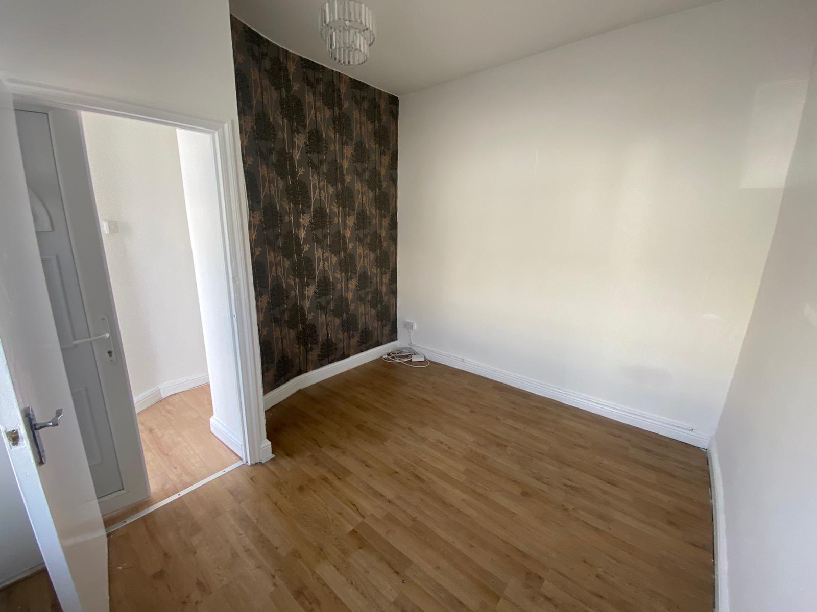 Flat Hughendon Terrace in Greater London