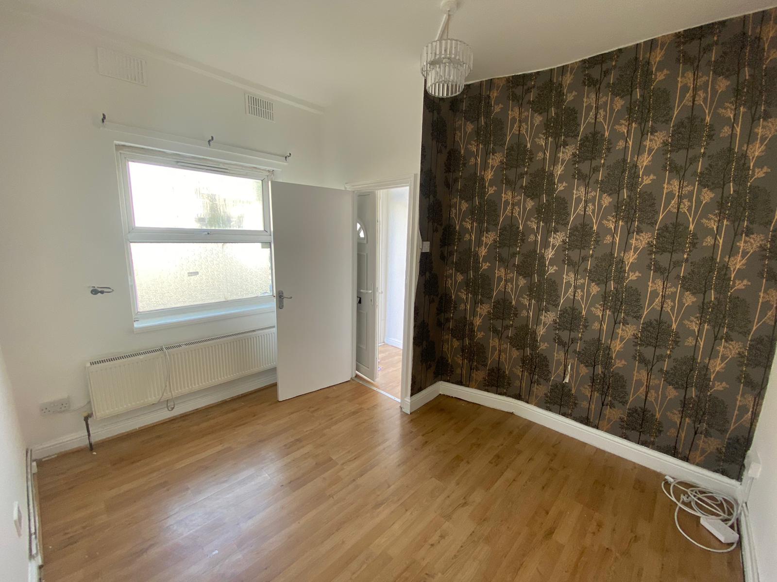 Flat Hughendon Terrace in Greater London