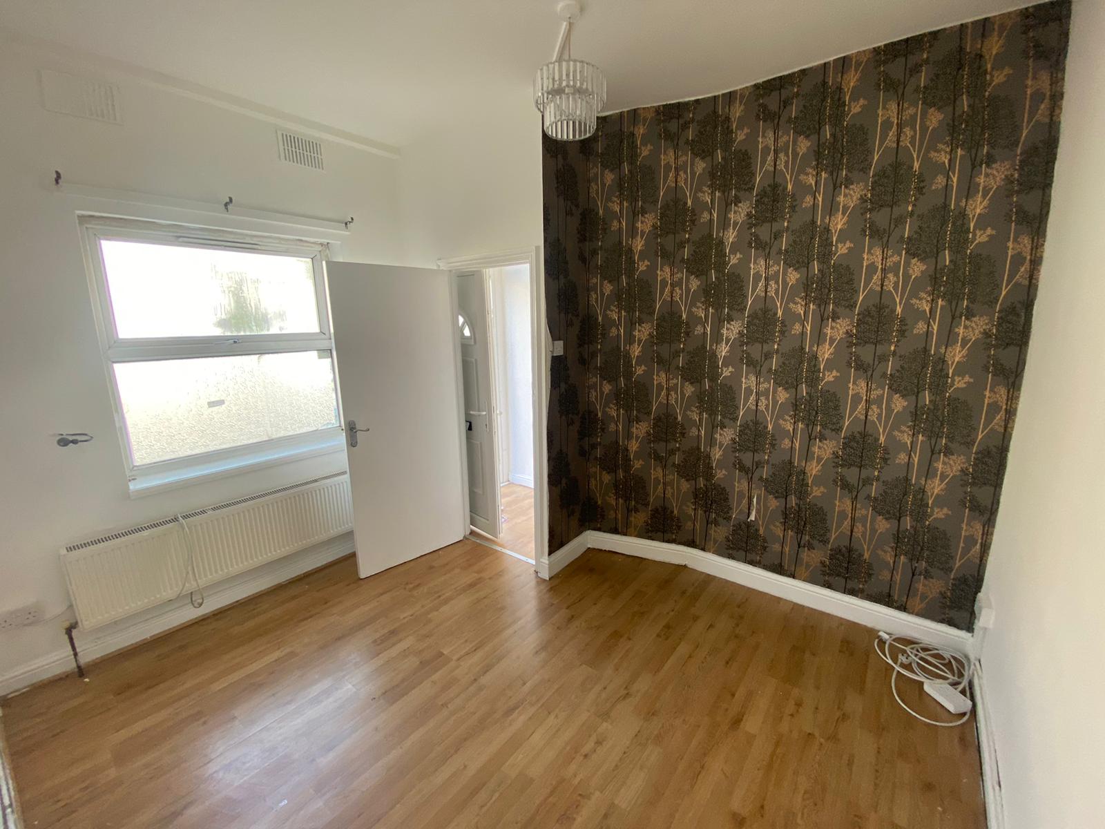 Flat Hughendon Terrace in Greater London