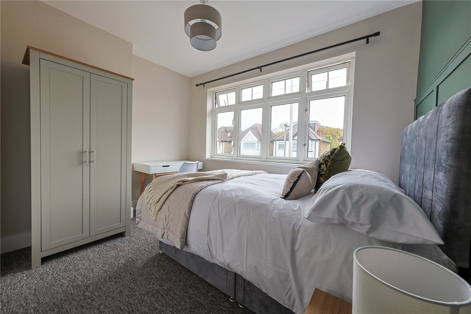 Room Beckingham Road in Guildford