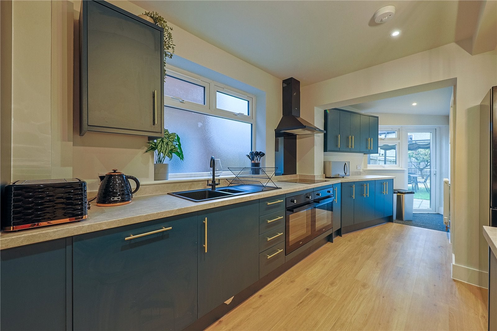 Room Beckingham Road in Guildford