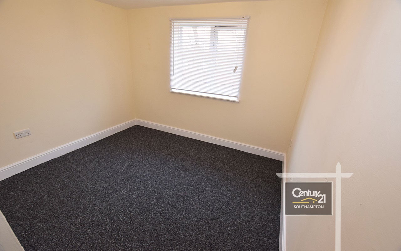 Flat Denzil Avenue in Southampton