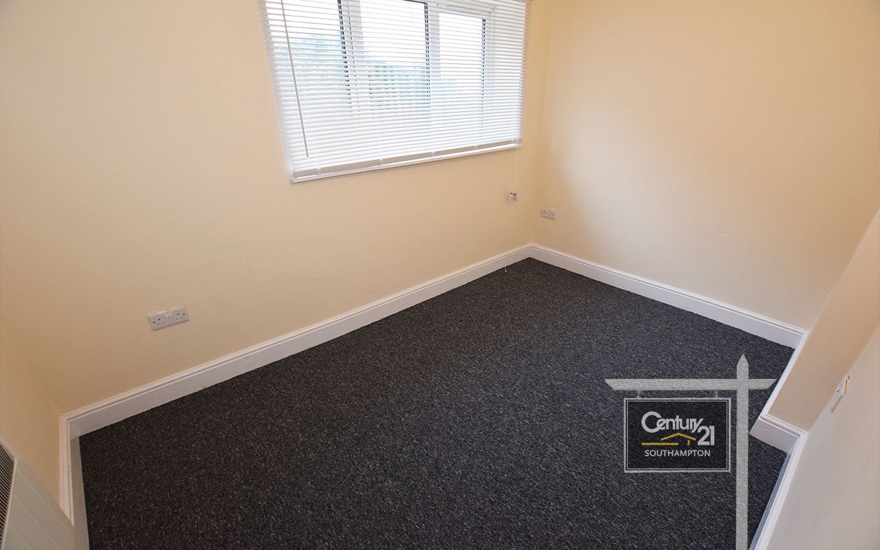 Flat Denzil Avenue in Southampton
