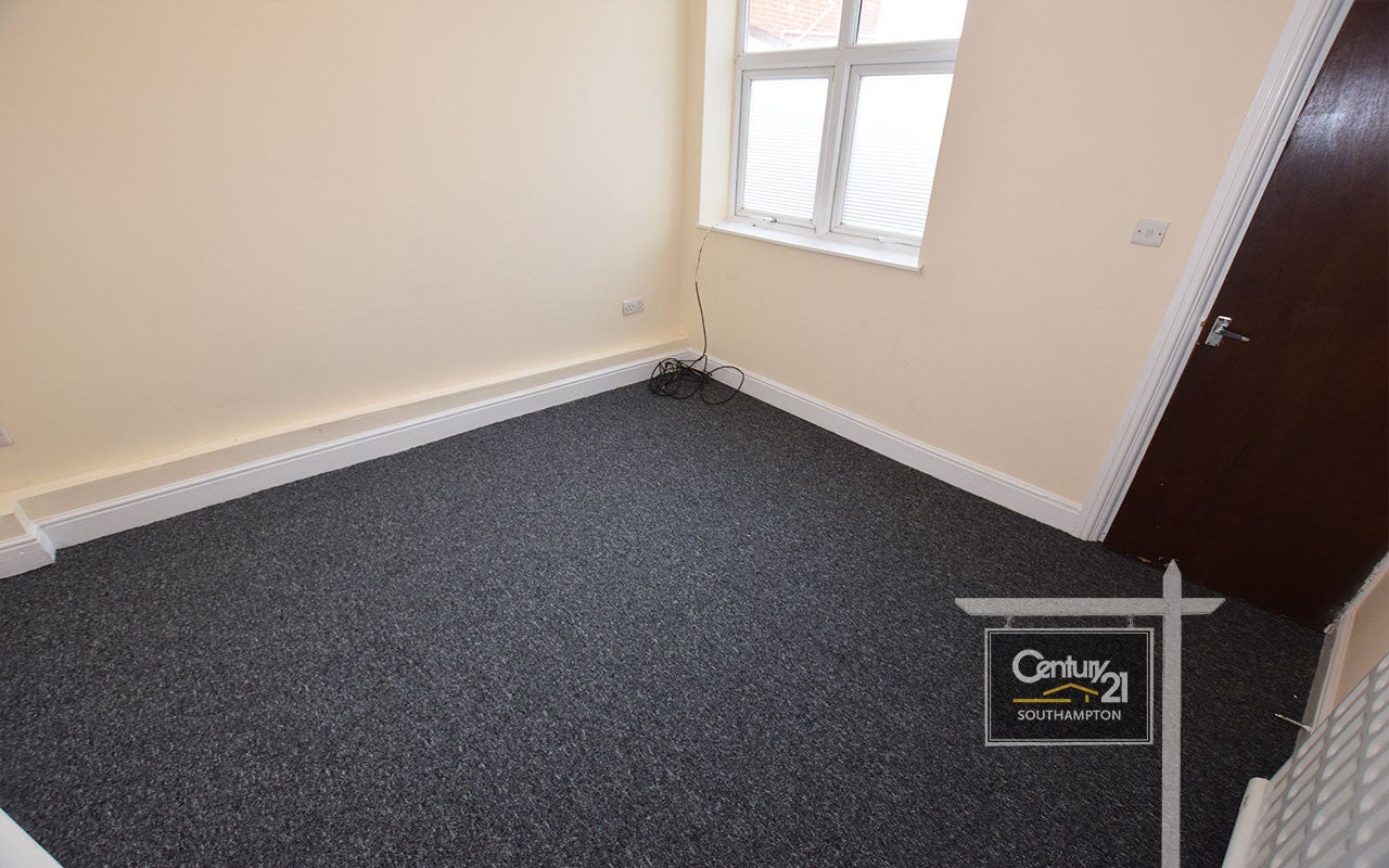 Flat Denzil Avenue in Southampton
