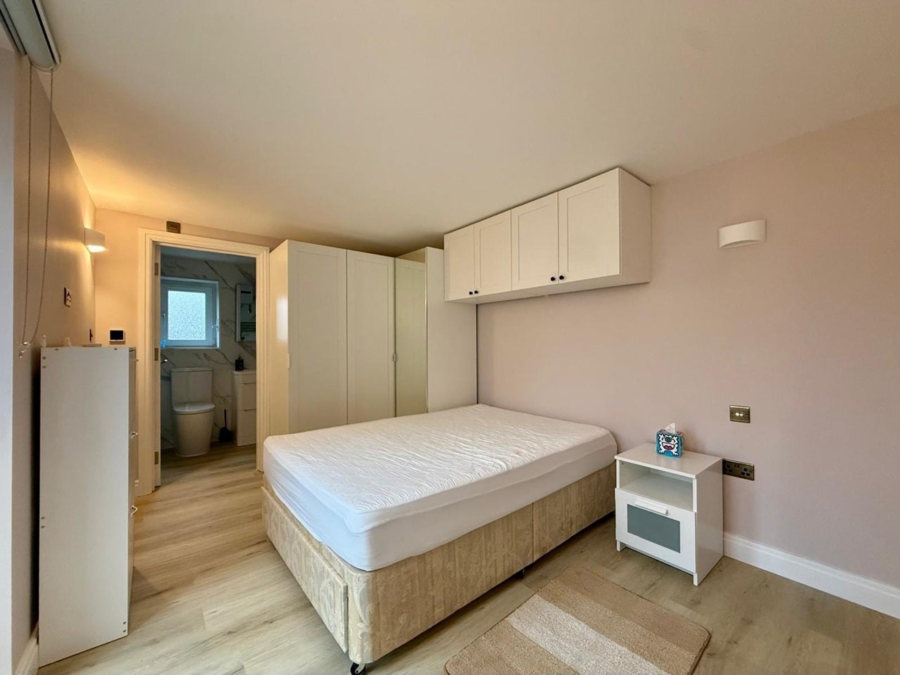 Room Ashfield Road in Greater London