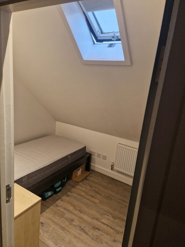 Room Hollybush Hill in Greater London